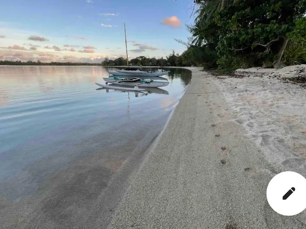 Holiday home Les Pieds Dans L'Eau A Huahine. Maison Climatisee Parea French Polynesia