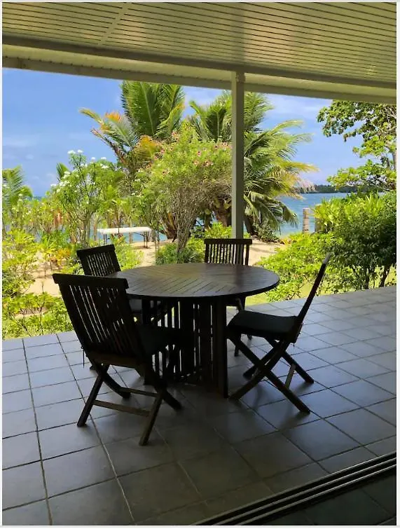 Les Pieds Dans L'Eau A Huahine. Maison Climatisee Parea Holiday home