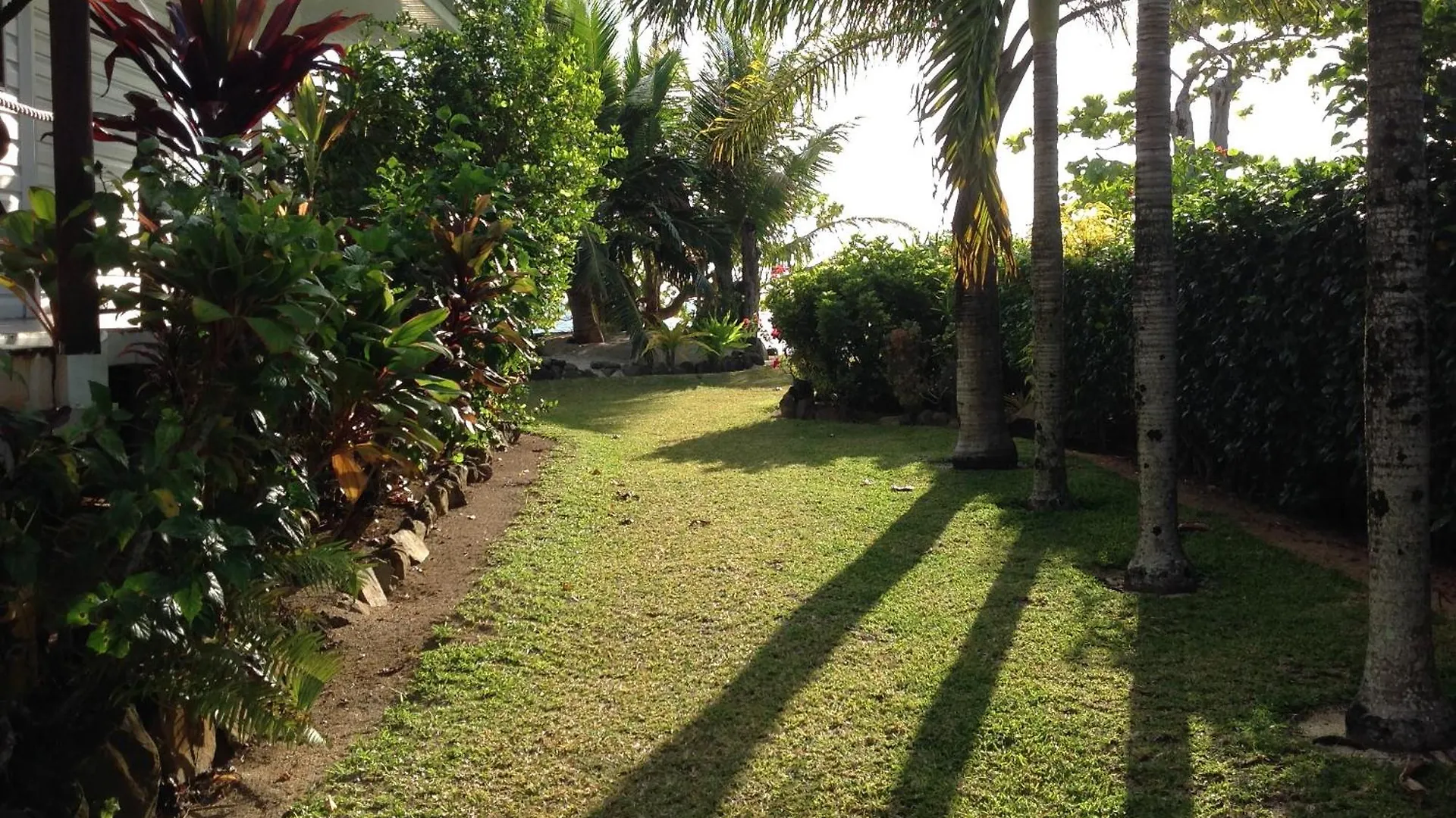 Les Pieds Dans L'Eau A Huahine. Maison Climatisee Parea بيت للعطل